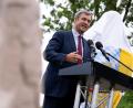 Bild: Sven Hoppe/dpa
Bayerns Ministerpräsident Markus Söder (CSU) nimmt an der Enthüllung eines Denkmals anlässlich des 140. Todestages des bayerischen „Märchenkönigs“ Ludwig II. teil.