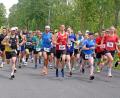 Bild: Rudi Gebert
Swen Arnold von der DJK Weiden (Startnummer 164) gewann am Samstag den Weiherlauf in Plößberg über 8200 Meter. Bei den Frauen war Laetitia Birner vom TB Weiden (Startnummer 79) über 4600 Meter die Schnellste.