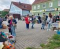 Bild: Heidi Franitza
Einmal im Monat ist der Flohmarkt beim Gasthaus Kreiner in Siebeneichen ist seit Corona ein beliebter Treffpunkt..