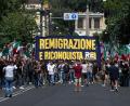 Bild: Gregorio Borgia/AP/dpa
Eine von rechtsextremen Gruppen organisierte Demonstration findet in Rom statt.