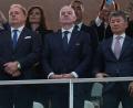 Bild: Matias Delacroix/AP/dpa
Erinnerte an die Tragödie im Wallis: FIFA-Präsident Infantino (M).
