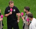 Bild: Federico Gambarini/dpa
Jürgen Klopp (r) und Thomas Müller reagieren auf ihre Aussagen gegenüber Julian Nagelsmann.