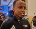 Bild: Farah Abdi Warsameh/AP/dpa
Schiedsrichter Omar Artan wurde nach seiner Rückkehr nach Somalia gefeiert. (Archivbild)