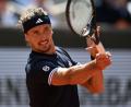 Bild: Emma Da Silva/AP/dpa
Alexander Zverev gewann mit seinem brasilianischen Kumpel Marcelo Melo in Halle die erste Runde im Doppel. (Archivbild)