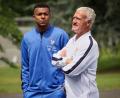 Bild: Thomas Padilla/Pool AP/dpa
Könnten den ersten WM-Titel gemeinsam holen: Kylian Mbappé und Didier Deschamps. (Archivbild)