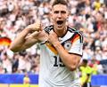 Bild: Tom Weller/dpa
Deutschland lässt die Muskeln spielen, Nico Schlotterbecks Jubel nach seinem Kopfballtor.