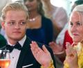 Bild: Lise Aserud/NTB/dpa
Dürfen sich seit geraumer Zeit fast nur im Gefängnis sehen: Marius Borg Høiby und Mama Mette-Marit. (Archivbild)