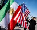 Bild: Fabian Sommer/dpa
Die historische Iran-Flagge mit dem Löwen und der Sonne ist im WM-Stadion in Los Angeles verboten. (Archivbild)