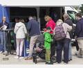 Bild: Franka Eichl
Mitarbeiter von Oberpfalz-Medien machen sich mit dem "Redaktion on Tour"-Sprinter am Mittwoch auf den Weg nach Waldsassen. Am Samstag war die erste Station in Weiden (Foto) und es schauten viele Leser vorbei.