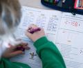 Bild: Bernd Weißbrod/dpa
Lernen ist für einige Kinder in der Schule gar nicht so einfach. (Symbolbild)