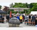 Bild: Kerstin Kiener
Mit einem beeindruckenden Gottesdienst direkt auf dem Dorfplatz startete das 20. Pirkerfest.