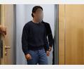 Bild: Rolf Vennenbernd/dpa
Der Angeklagte betritt den Gerichtssaal.