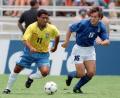 Bild: picture alliance / dpa
Zweikampf im WM-Finale 1994: Brasiliens Stürmer Romario (l) gegen Italiens Roberto Donadoni. (Archivbild)