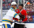 Bild: Billy Hurst/FR171248 AP/AP/dpa
Der ehemalige Eishockey-Weltmeister Kyle Calder (r) ist im Alter von nur 47 Jahren gestorben.