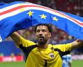 Bild: Ju Huanzong/XinHua/dpa
Vozinha feiert mit der Flagge von Kap Verde.