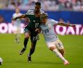 Bild: Rebecca Blackwell/AP/dpa
Das Spiel zwischen Uruguay und Saudi-Arabien war hart umkämpft.