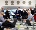 Bild: John Macdougall/AFP POOL/dpa
Im neuen Gemeinsamen Zentrum zur Abwehr hybrider Bedrohungen tauschen sich die verschiedenen Behörden anlassbezogen zu neuen Trends und konkreten Angriffen aus.