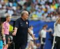 Bild: Lynne Sladky/AP/dpa
Uruguays Nationaltrainer Marcelo Bielsa kann manche Mechanismen im Profifußball nicht verstehen.