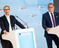 Bild: Fabian Sommer/dpa
Alice Weidel und Tino Chrupalla dürften Anfang Juli beim Parteitag der AfD in Erfurt als Führungsduo bestätigt werden. (Archivbild)