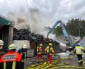 Bild: Daniel Löb/dpa
Zahlreiche Feuerwehrleute waren mit den Löscharbeiten beschäftigt.