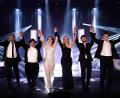 Bild: Arthur Gruber
Sorgen gemeinsam mit ihrer Band für das perfekte ABBA-Feeling: Die Sängerinnen Linda Mikulec und Simone Kerchner.