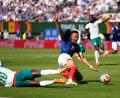 Bild: Frank Franklin II/AP/dpa
Gefoult im Vollsprint, aber kein Elfer: Kylian Mbappé.