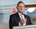 Bild: Christian Charisius/dpa
Andy Grote (SPD) ist diesmal Gastgeber der Innenministerkonferenz (IMK). (Archivfoto)