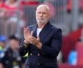 Bild: Stephanie Scarbrough/AP/dpa
Hofft mit Bosnien-Herzegowina auf eine erfolgreiche WM: Trainer Sergej Barbarez. (Archivbild)