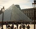 Bild: Thomas Padilla/AP/dpa
Der neue Louvre-Direktor Christophe Leribault nennt das Weltmuseum eine Einrichtung, die „außer Atem“ ist. (Archivbild)