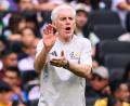 Bild: Tom Weller/dpa
Südafrikas Trainer Hugo Broos kritisierte die FIFA. (Archivbild)