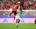 Bild: Eakin Howard/AP/dpa
Stefan Posch (5) hat sich gegen Jordanien wehgetan.