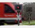 Symbolbild: Carsten Rehder/dpa
Lärmintensive Arbeiten an der Bahnlinie sind im Abschnitt Weiden-Wiesau angekündigt. Die Arbeiten finden vom 27. Juni bis 14. September 2026 statt.