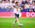 Bild: Tom Weller/dpa
Wie seine Kollegen trägt der DFB-Kapitän pink - das neueste Modell seines Ausrüsters.