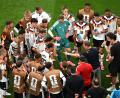 Bild: Federico Gambarini/dpa
In der Bundesliga und bei der UEFA gibt es keine Überlegungen für zusätzliche Trinkpausen.