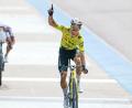 Bild: Jean-Francois Badias/AP/dpa
Wout van Aert (r) kann bei der Tour nur zuschauen. (Archivbild)