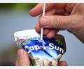 Bild: Bernd Weißbrod/dpa
Capri-Sun kämpft seit zwei Jahren um eine Rückkehr zu Plastikstrohhalmen – Kunden hätten sich etwa über den Papiergeschmack beim Trinken beschwert, sagt das Unternehmen. (Symbolbild)