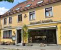 Bild: dob
Mitten am Marktplatz in Pleystein befindet sich der Familienbetrieb Hartwig – auch bekannt als "Haus Regina".