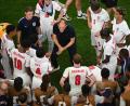Bild: Jessica Tobias/AP/dpa
Tuchel findet offenbar die richtigen Worte bei der englischen Mannschaft.