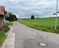 Bild: ass
Der Lintacher Steig in Krumbach. Der Amberger Stadtteil sollte zu einer 30er-Zone werden. Jetzt darf dort weiterhin mit Tempo 50 gefahren werden.
