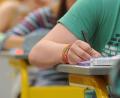 Bild: Armin Weigel/dpa
Klassische Schulaufgaben bleiben der Standard - doch zusätzlich gibt es neue Prüfungsformate an Bayerns Schulen. (Symbolbild)