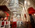Bild: Gabi Schönberger
Gerüste reichen in St. Josef bis unter das Gewölbe: Bis Ende Oktober untersuchen Fachleute die Substanz der Kirche und schaffen die Grundlage für die geplante Innensanierung.