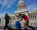 Bild: Ramon Espinosa/AP/dpa
Das „Capitolio Nacional“ ist der offizielle Sitz der kubanischen Nationalversammlung. (Archivbild)