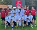 Bild: A. Schwarzmeier
Die Neuzugänge des SC Luhe-Wildenau: (stehend von links) Teammanager Markus Hofbauer, Christoph Hagler (neuer Teammanager des Kreisliga-Teams), Matteo Grimaldi, Maximilian Bauer, Arian Miftaraj, Sportlicher Leiter Armin Goschler, Abteilungsleiter Thomas Diertl, (knieend von links) Paul Fenzl, Julian Lehnert, Niko Kick, Lukas Dirnberger, Matthew Carswell. Es fehlt Julius Richter.
