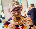 Bild: Christoph Lother/dpa
Besuch im German House of Soccer: Fußball-Fan Dominik Stroh.