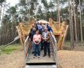 Bild: Andreas Hofmeister/Stadt Schwandorf/exb
Große Vorfreude herrscht bei allen Beteiligten über die Fertigstellung des besonderen Unterschlupfs des Waldkindergartens am Schwandorfer Weinberg. Die Einrichtung eröffnet diesen September.