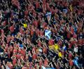 Bild: Nick Potts/PA Wire/dpa
Schottlands Fußball-Fans wollen den Verstorbenen während des Spiels gegen Marokko ehren. (Archivbild)