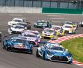 Bild: Juergen Tap/Hoch Zwei/dpa
Die Veranstalter der DTM stellen auf dem Lausitzring Wasserspender auf. (Archivbild)