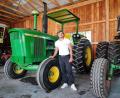 Bild: luk
Drei John-Deere-Traktoren gehören zum Maschinenpark des Anwesens von Daniel Eibisch. Mit diesem Modell, das ursprünglich aus Kanada stammt, ist der Kaibitzer auch in der aktuellen "Bauer sucht Frau"-Auftaktfolge zu sehen.