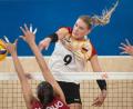 Bild: -/volleyballworld/dpa
Lina Alsmeier (hinten) zeigte eine starke Leistung.