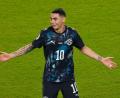 Bild: Jeff Chiu/AP/dpa
Miguel Almirón hielt sich die Hand vor dem Mund und flog dafür vom Platz.